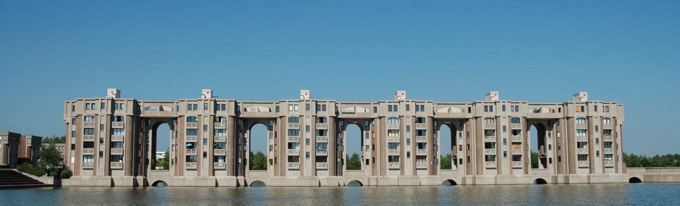 Le Viaduc réalisé par Ricardo Bofill, quartier de la Sourderie à Montigny-le-Bretonneux.