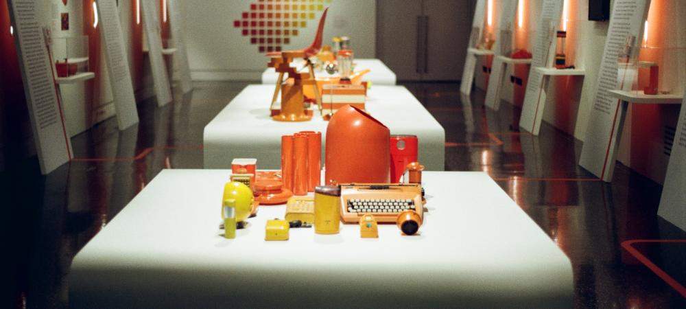 Photographie de l'exposition "Orange la couleur des années Pop!"