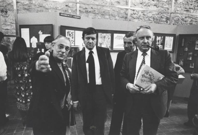 Raymond Blanc, Mario Urbanet et Bernard Hugo lors d'une des premières expositions de l'Ecomusée, à la Commanderie