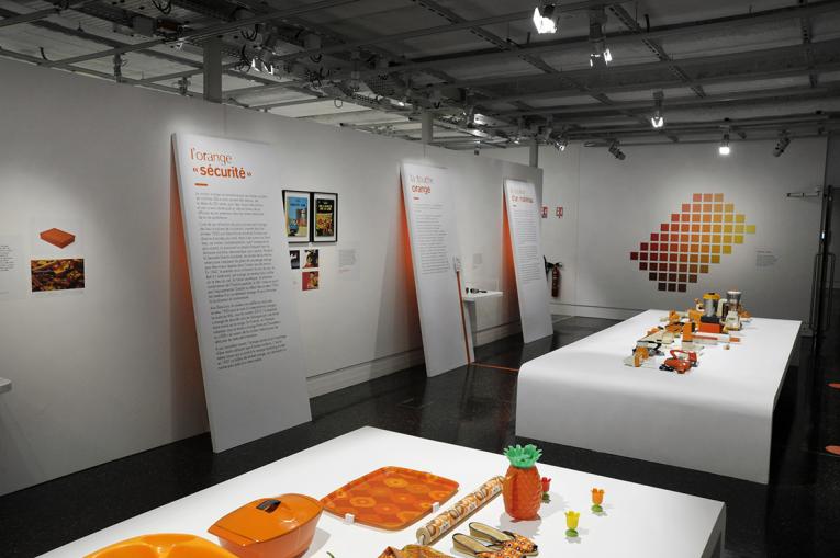 Vue de l'exposition "Orange, la couleur des années pop !" au Musée de la ville de SQY