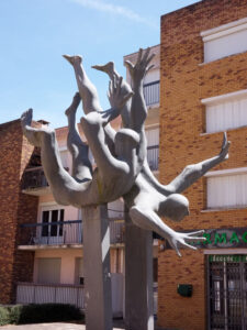 Artiste : Gérard RAMON
10 - LES ASTRONAUTES, Sculpture bronze, Rue de BrIe, Maurepas 2022